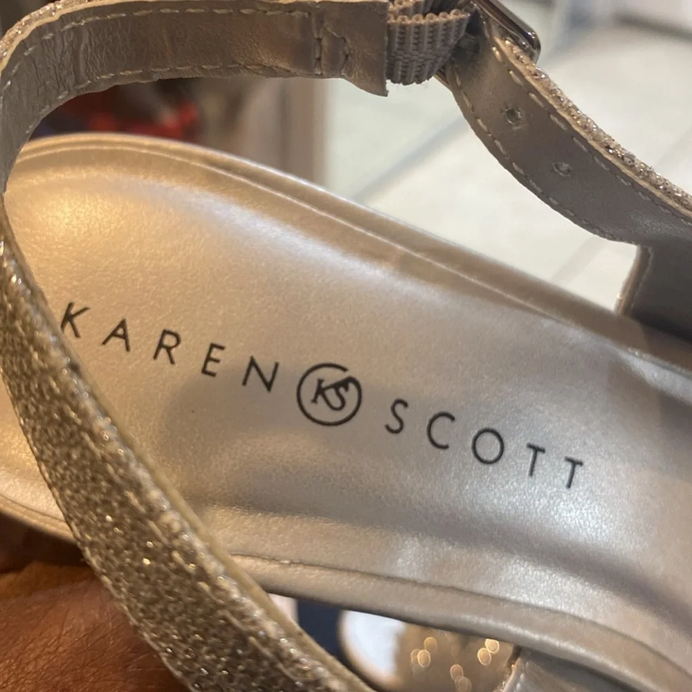 Karen Scott size 9.5 Heels 3.5 inches New With Tags - Picture 4 of 10